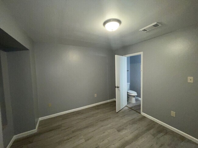 Building Photo - 1717 Jade Ave