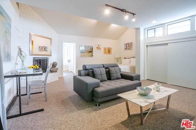 Building Photo - 110 N Barrington Ave