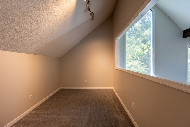 Building Photo - 3821 Forest Creek Way