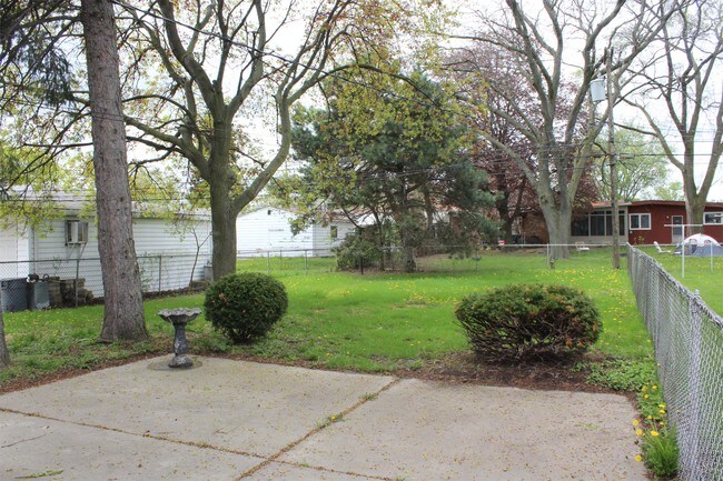 Building Photo - 24521 Phlox Ave