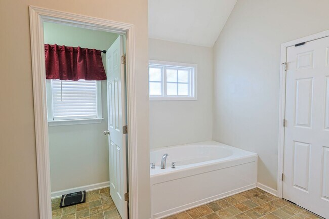 Building Photo - 363 Heathrow Dr