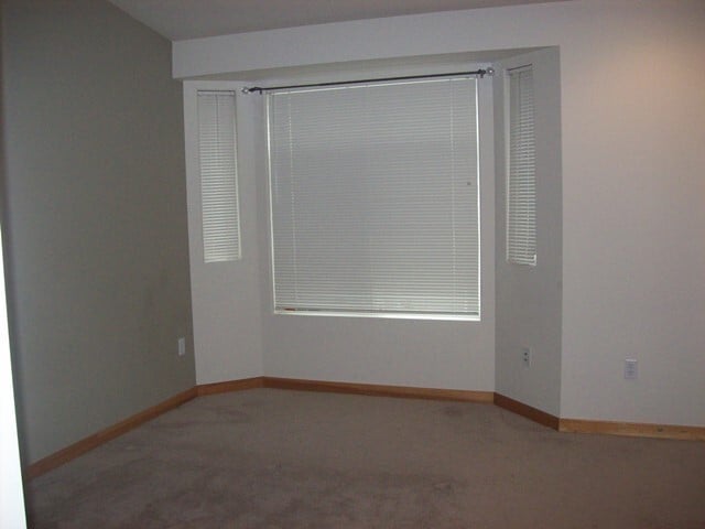 Building Photo - 2 bdrm 2.5 bath Townhouse with garage!$169...