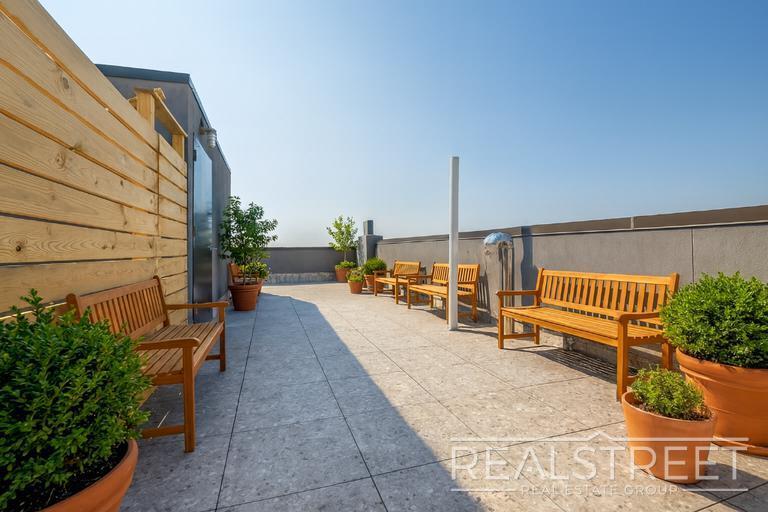 Building Photo - Stunning Renovated 2BR in Bushwick with Private Roof Deck!