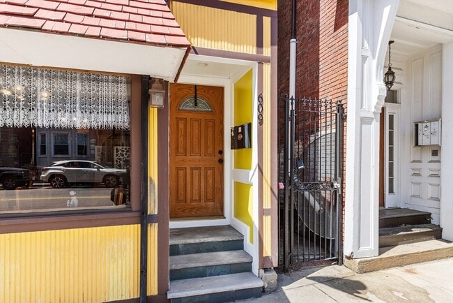 Building Photo - 609-611-611 Dorchester Ave