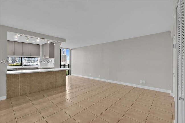 Building Photo - 17021 N Bay Rd