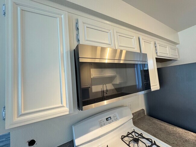 Building Photo - 5382 Circle Dr