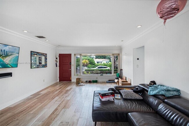 Building Photo - 1250 95th St