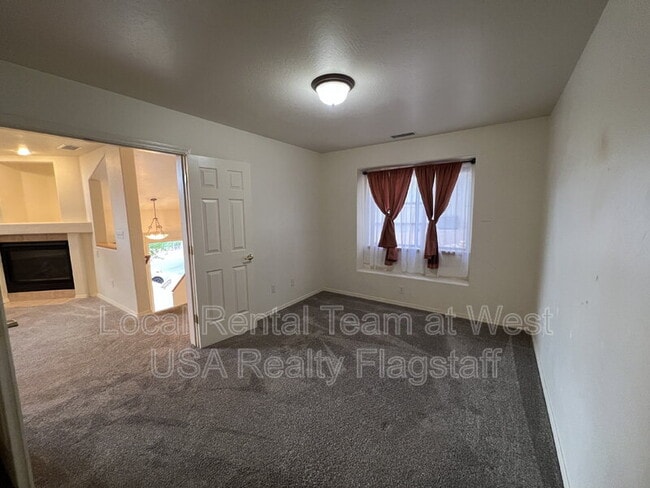 Building Photo - 6087 E Mountain Oaks Dr