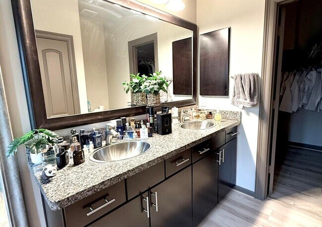 Building Photo - 7 Aventura Pl