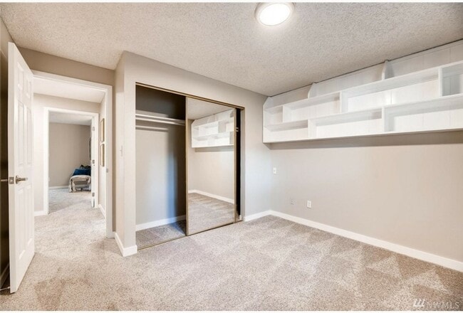 Building Photo - Kirkland Location, Charming 3 Bedroom - 1....