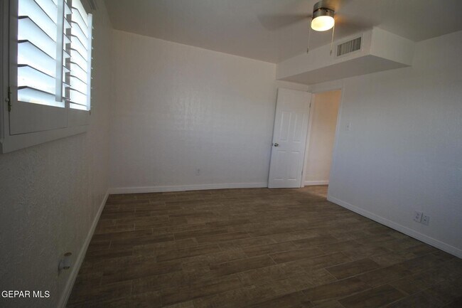 Building Photo - 2529 Jackson Ave