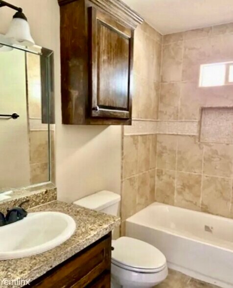 Building Photo - 2021 Treasure Oaks Dr