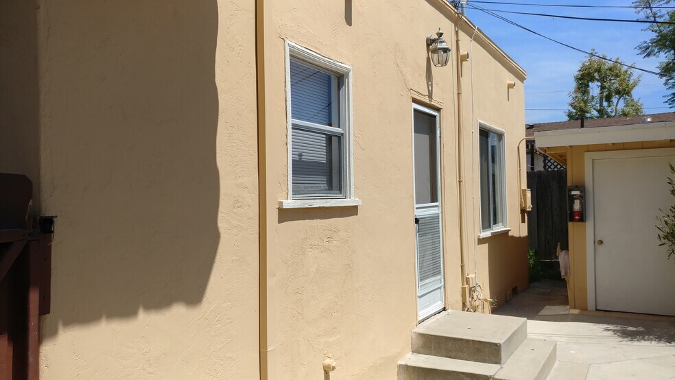 Building Photo - 7109 Amherst Street