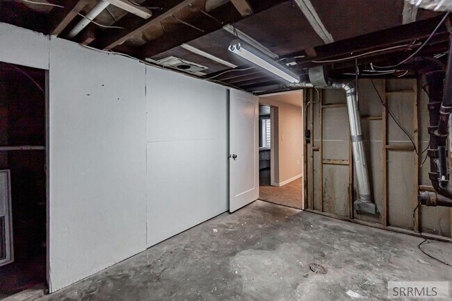 Building Photo - 465 3rd St