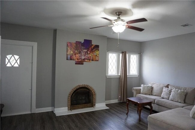 Building Photo - 177 W 5th St