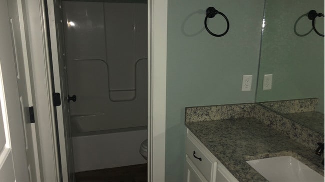 Building Photo - 750 Hawthorn Way