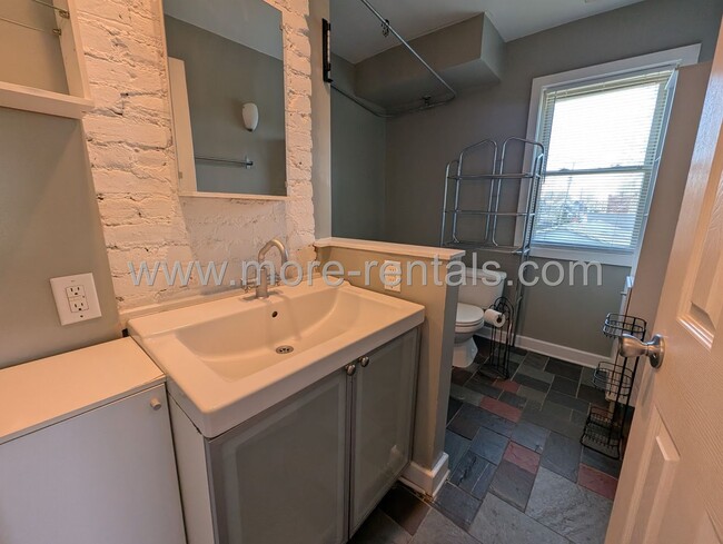 Building Photo - 406-408 E. Frankfort St