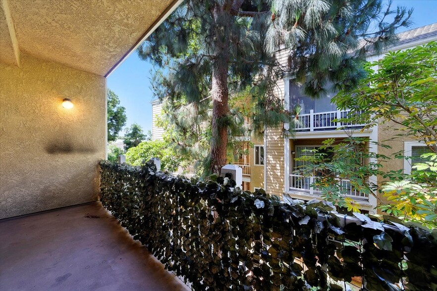 Balcony - 8505 Gulana Ave