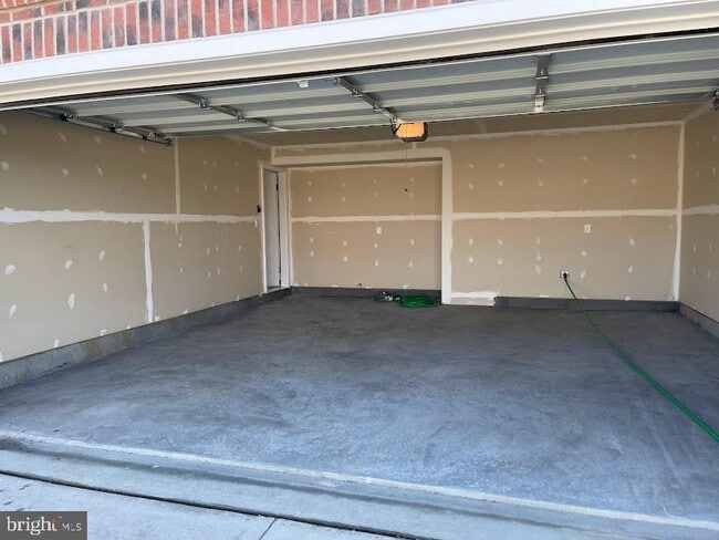 Building Photo - 129 Avery Dr