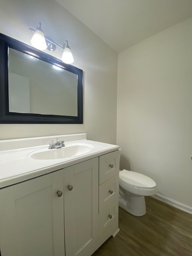 Building Photo - High Meadows - Spacious 2 bed, 1.5 bath Ga...