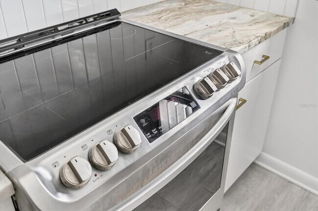 Building Photo - 2808 W Azeele St