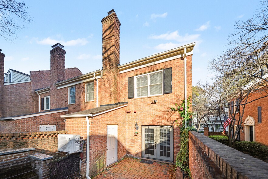 Building Photo - 520 N Poplar St