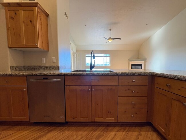 Building Photo - Millcreek Condo with Private Balcony & Pool!