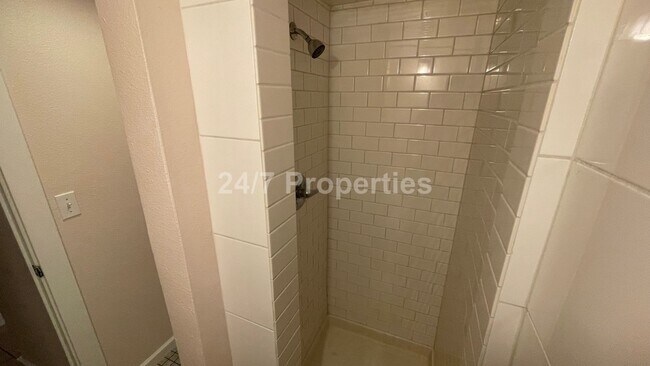 Building Photo - 2024-5815MF