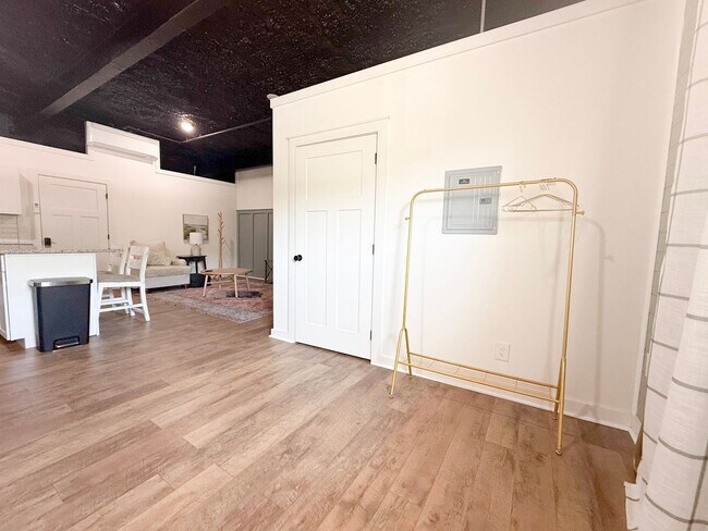 Building Photo - 209 S Church St