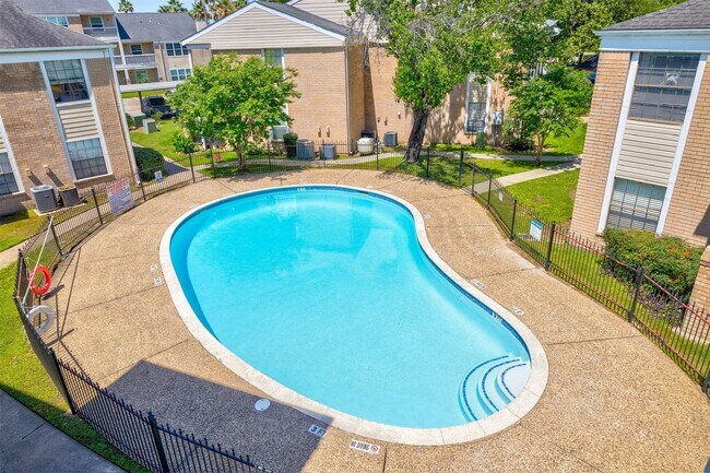 Building Photo - 2750 Holly Hall St