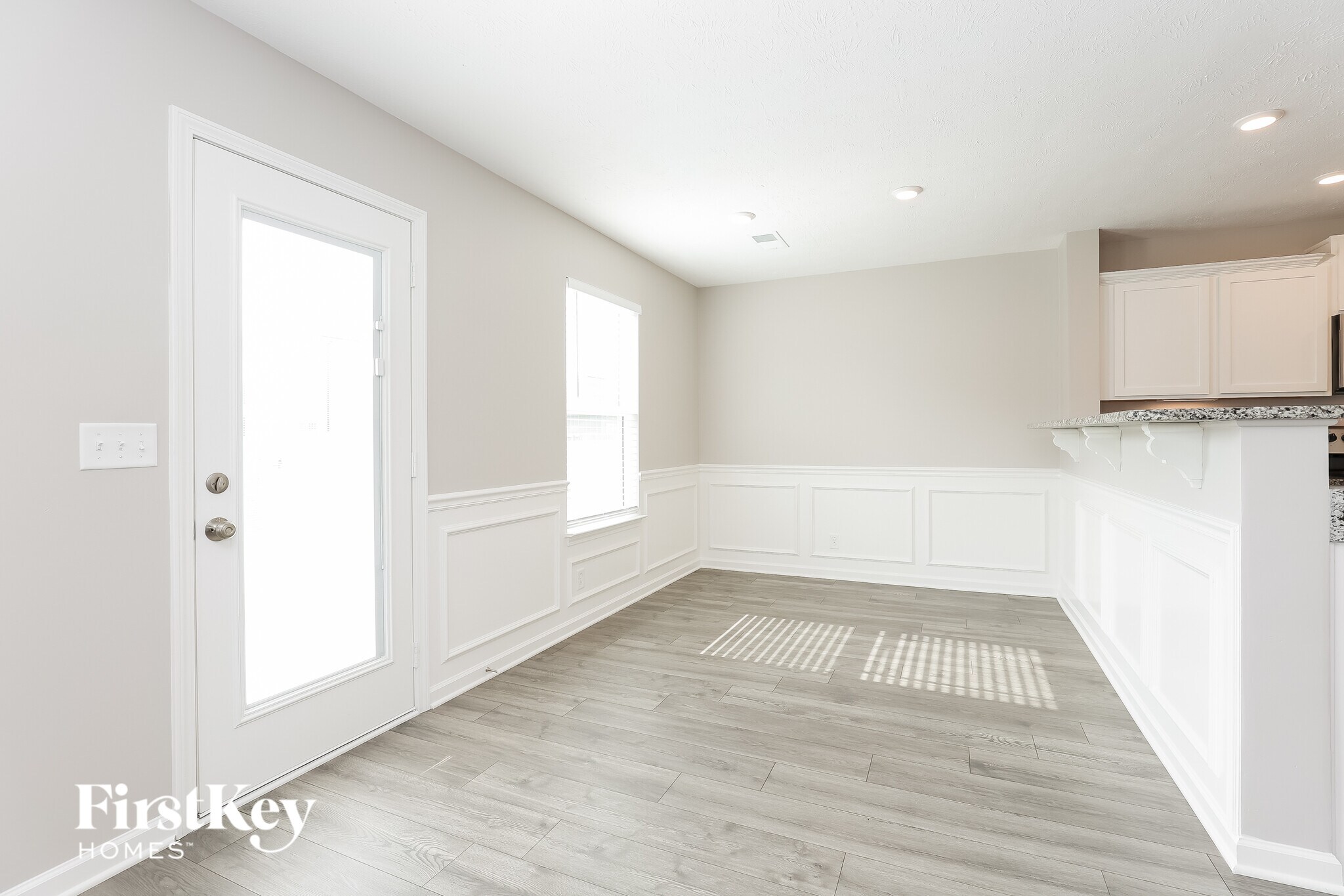 Building Photo - 2230 Oak Dr