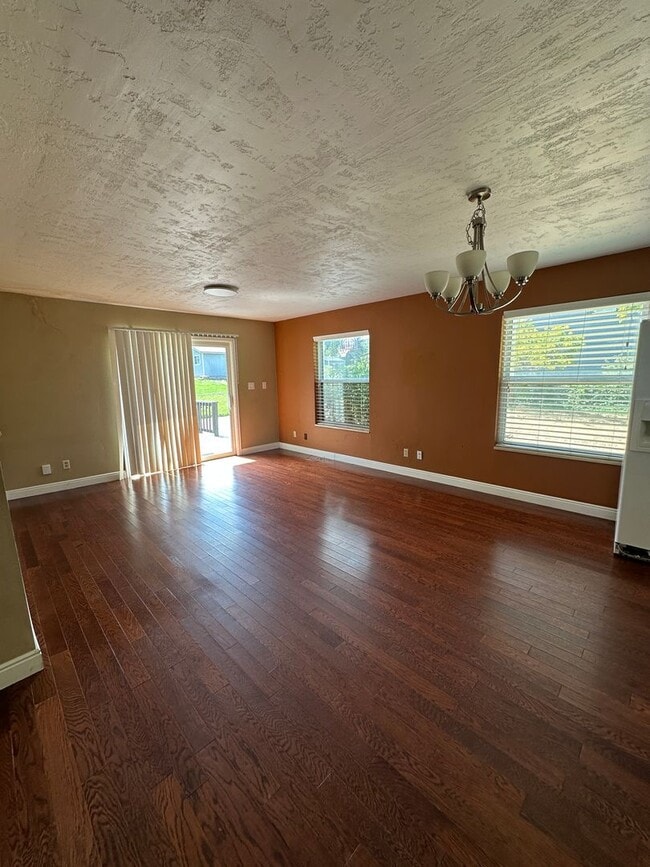 Building Photo - 2269 W Skyview Dr