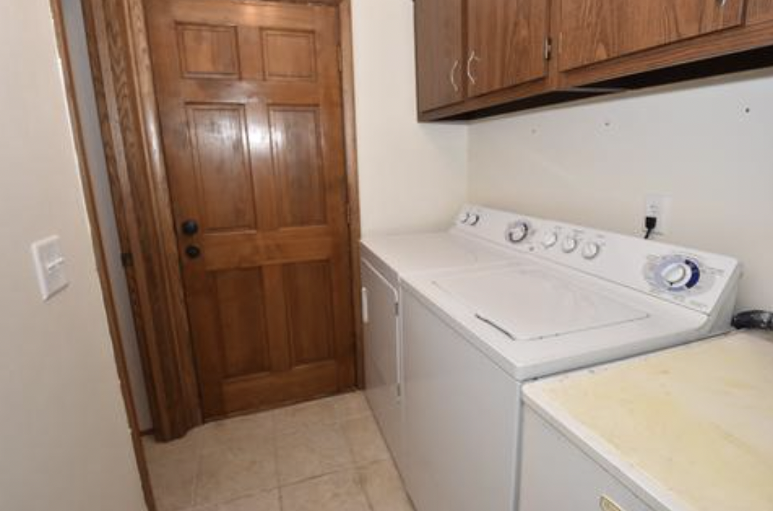 Building Photo - 6753 Hilldale Ct