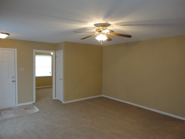 Building Photo - 9211 Wandflower Dr