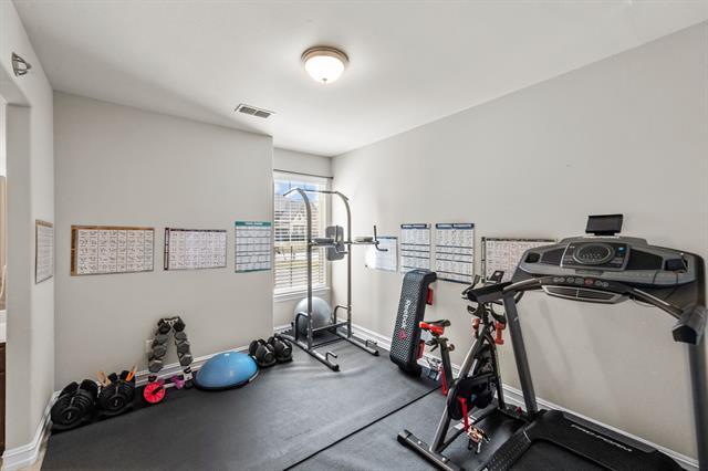 Building Photo - 2881 Redfern Dr