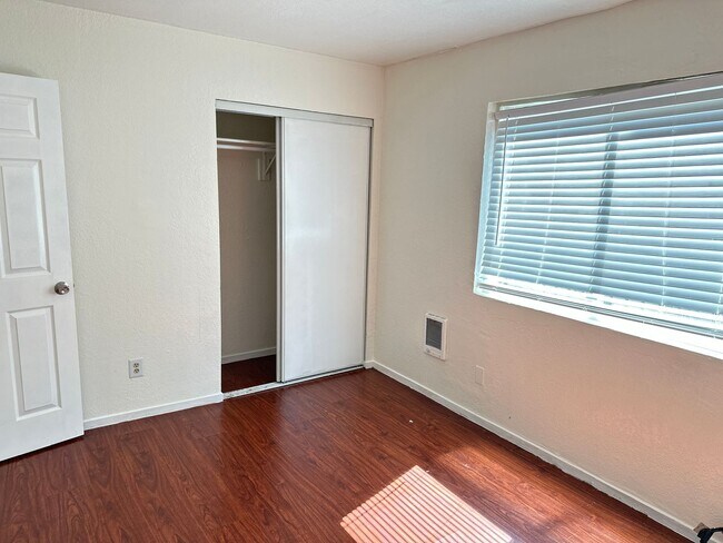 Building Photo - 1317