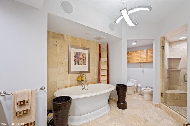 Building Photo - 333 Las Olas Way