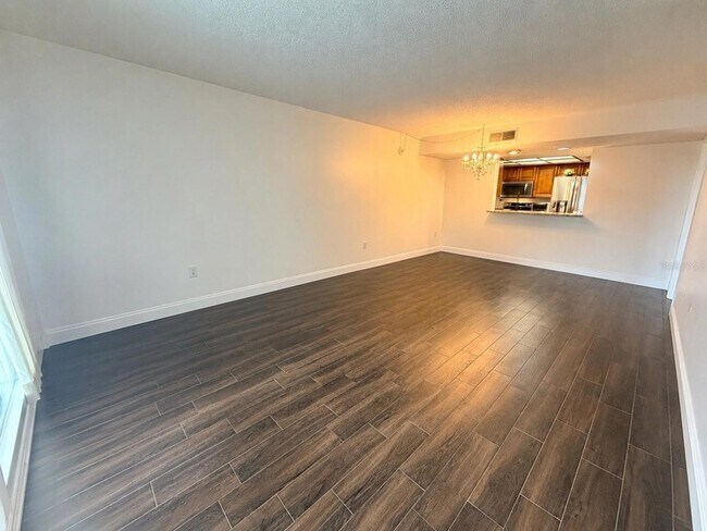 Building Photo - 13602 S Village Dr
