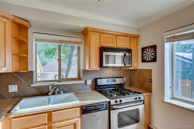 Building Photo - 276 S Sherman St