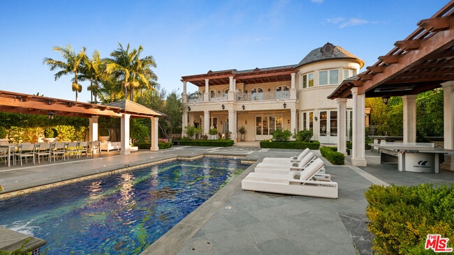Building Photo - 718 N Rodeo Dr