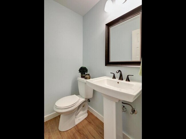 Building Photo - 3500 Alpine Cir