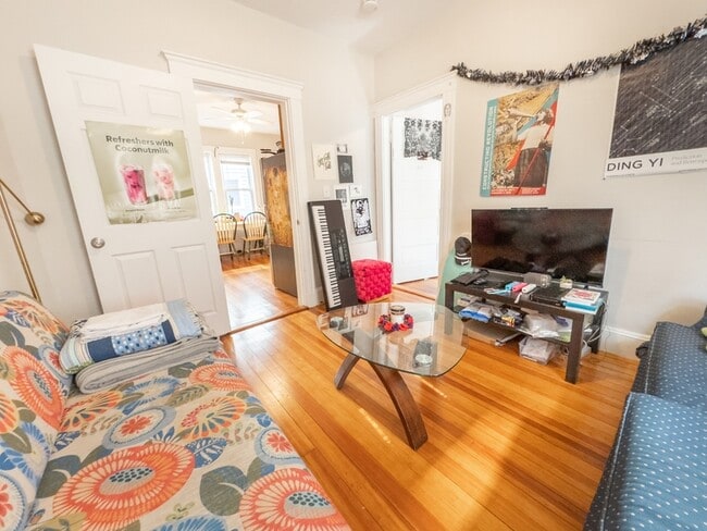 Building Photo - 70 Line St