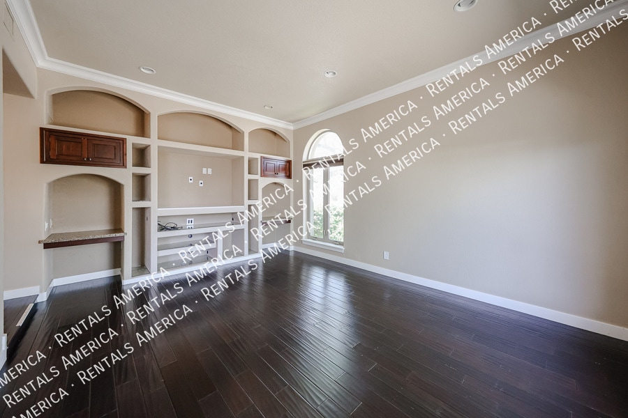 Building Photo - 15811 E Richwood Ave