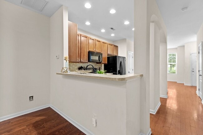 Building Photo - Spacious 3 story Townhome-Close to Downtown Raleigh- Renaissance Park-Available Now!