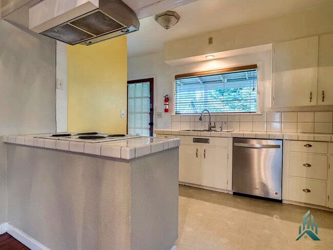 Building Photo - Room for Rent in Home in the Heart of Corvallis