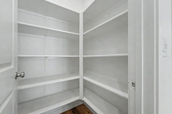 Building Photo - 1469 Dunwoody Dr