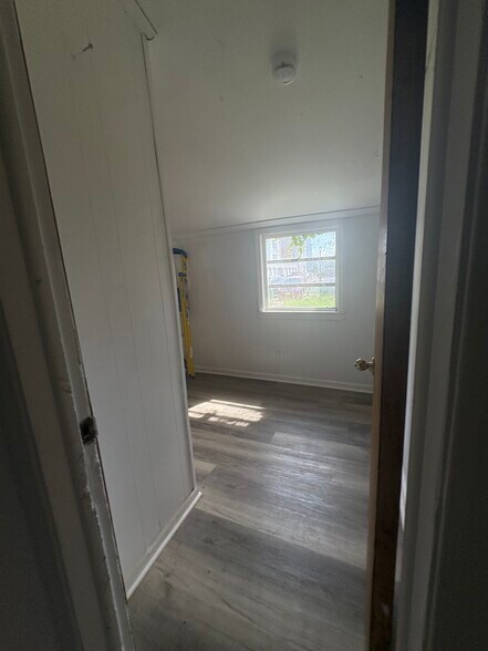 Enclosed Porch - 221 High St