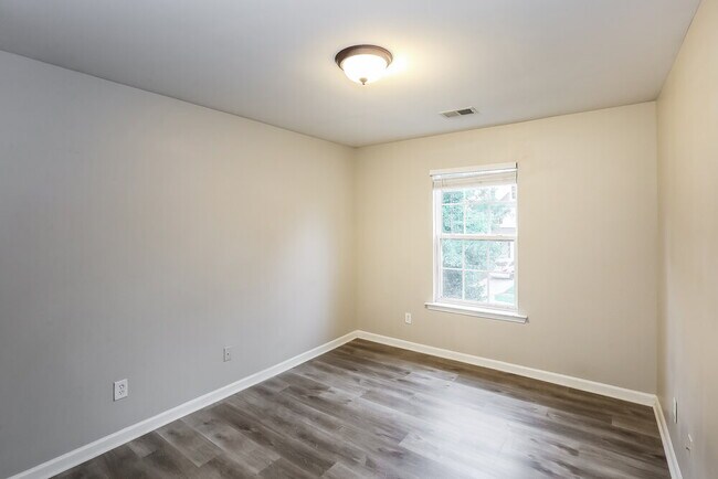 Building Photo - 4720 Abercromby St
