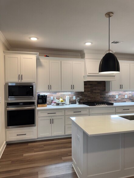 Building Photo - 324 Gardens Ln