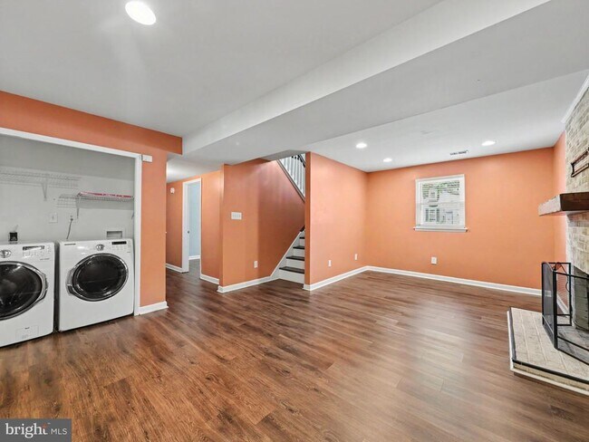 Building Photo - 5570 Rowser Dr